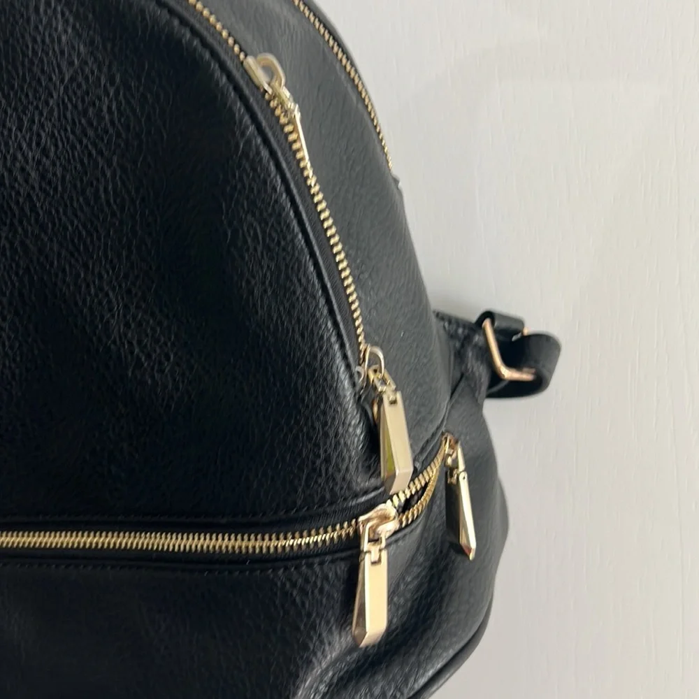 Mini Multi-Pocket Backpack - Picture 3 of 10